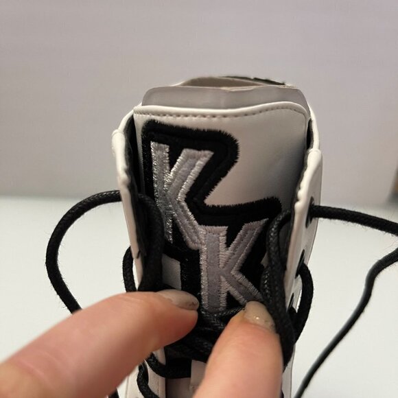 Kendall + Kylie Women's NWT White Faux Leather Hunt2 Combat Lug Sole Boot Size 6 - Picture 5 of 9